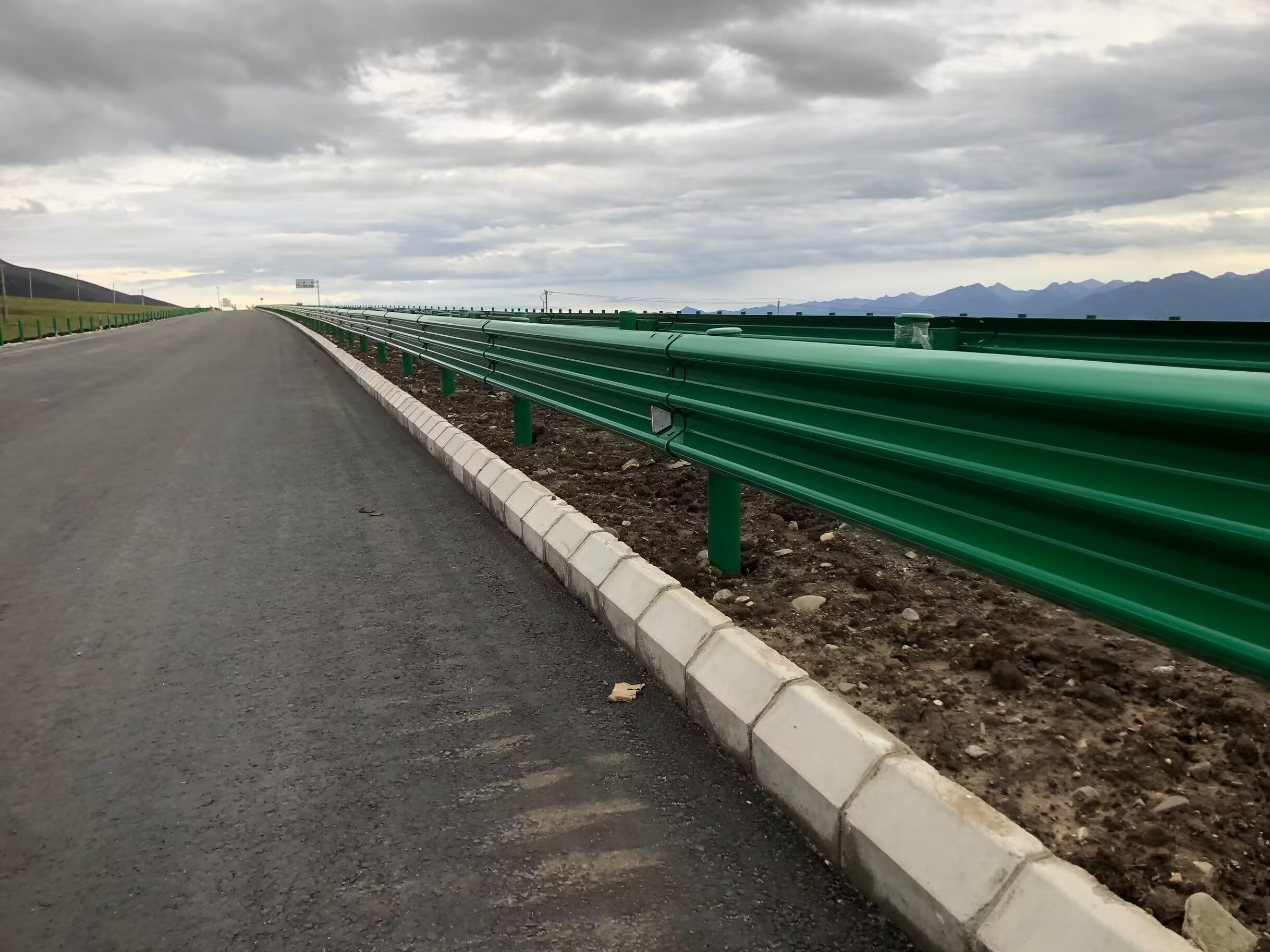 巴塘县乡村公路波形护栏波形护栏板 - 推荐